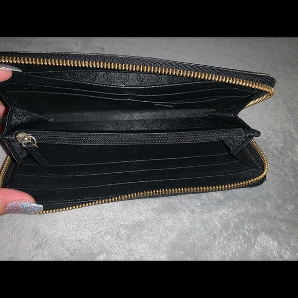 Used Michael Kors Wallet - Picture 3 of 4